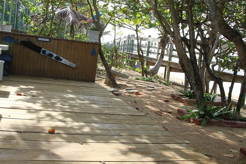 The Beach Guesthouse Pinones Guest house