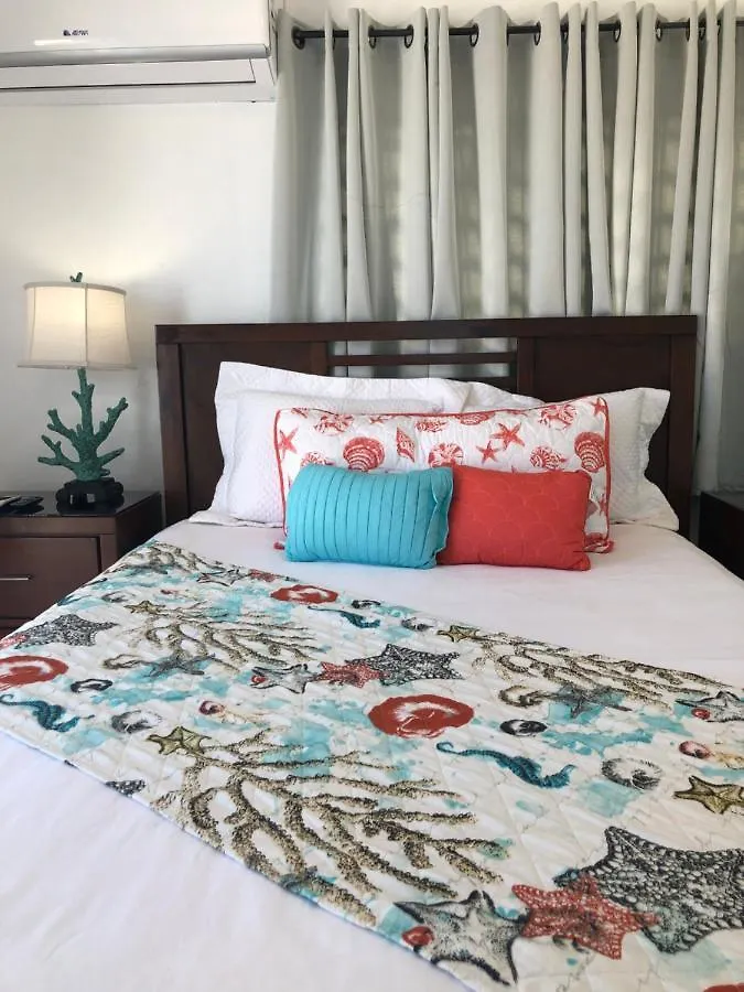 The Beach Guesthouse Pinones Guest house