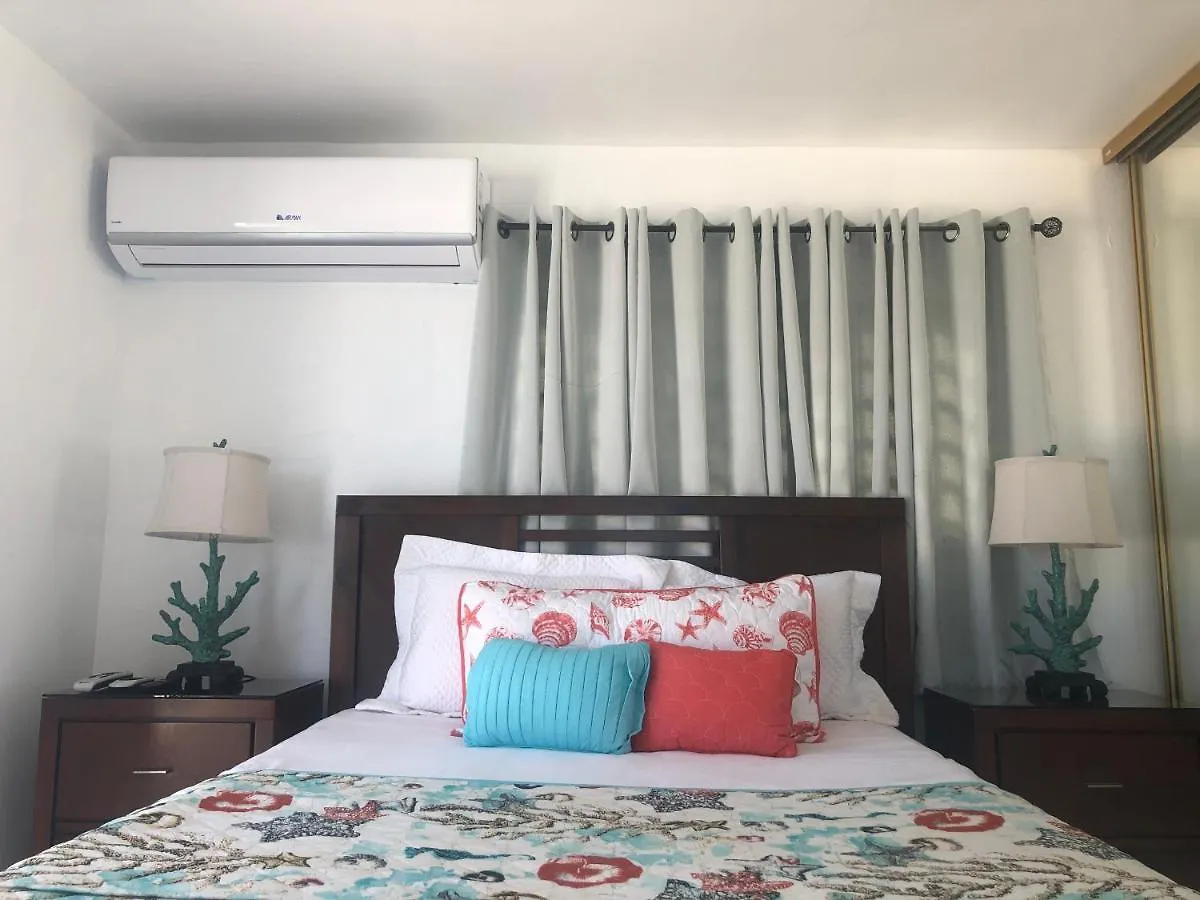The Beach Guesthouse Pinones 3*,